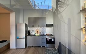 Noa - Designed Garden Studio In The City Center