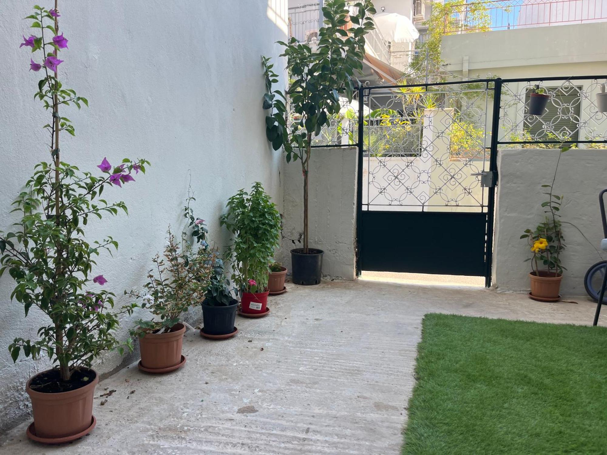 Noa - Designed Garden Studio In The City Center Καλαμάτα Εξωτερικό φωτογραφία